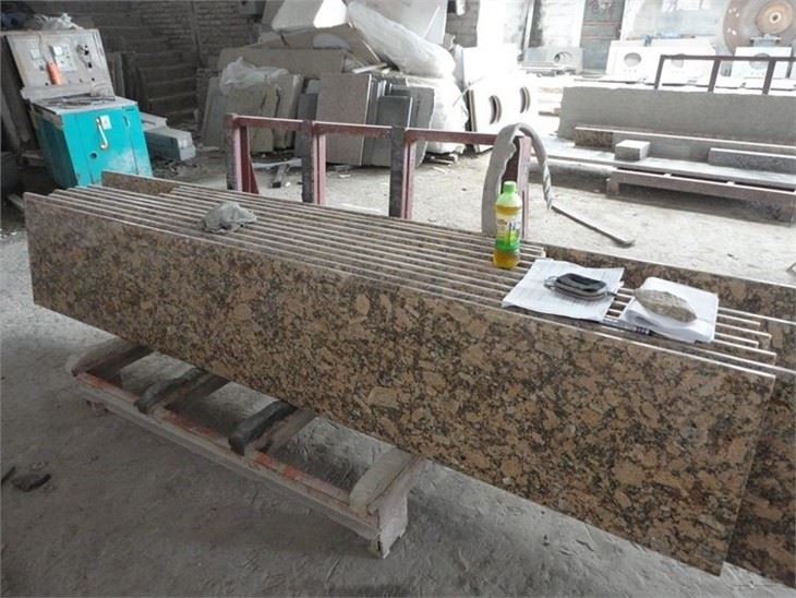 granite giallo fiorito
