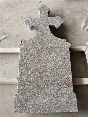 Roosad hauakivid ja monumendid